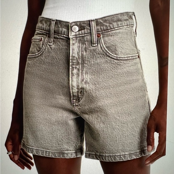 Abercrombie & Fitch Pants - Abercrombie & Fitch- The Dad Short High Rise